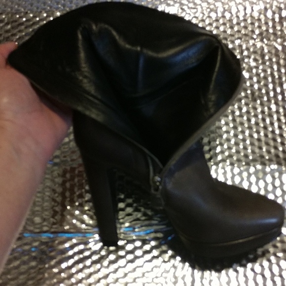 BRAND NEW 💯 PERCENT AUTHENTIC PRADA GREY ITALIAN - Picture 5 of 6